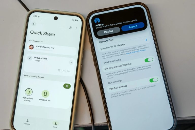 تظهر شاشتان لهاتفين بإعدادات AirDrop وQuick Share مع خيار الجميع لمدة 10 دقائق وبصورة إشعار قبول للإرسال على Pixel 10 Pro.